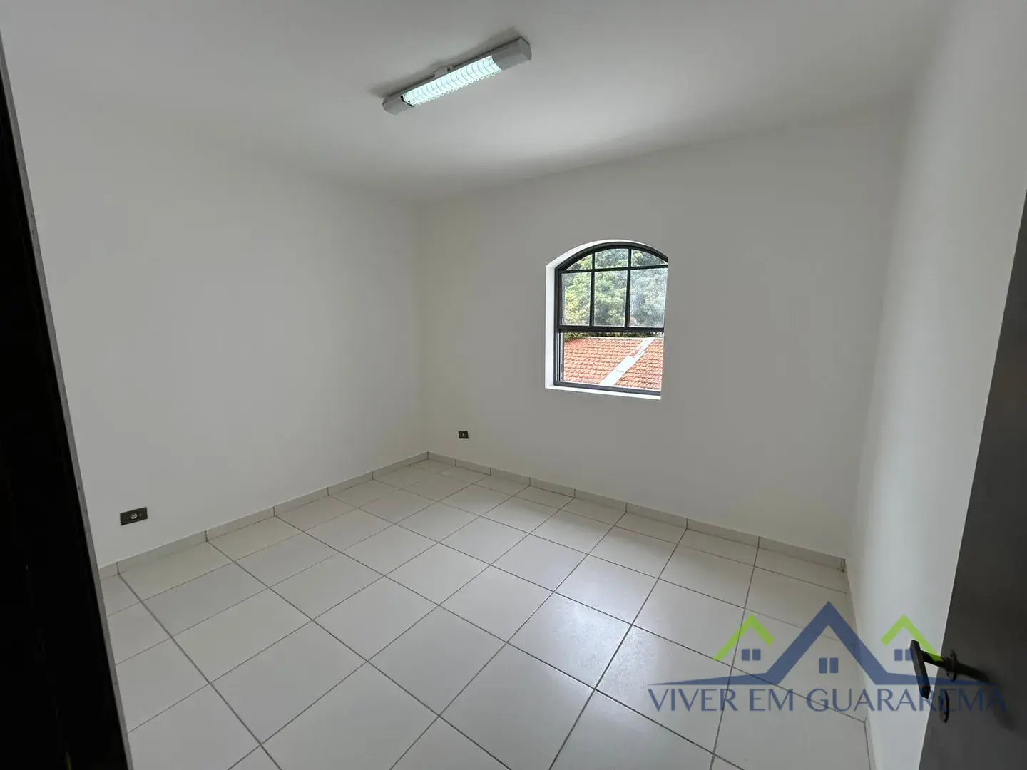 CASA À VENDA NO CENTRO DE GUARAREMA — Miniatura 7
