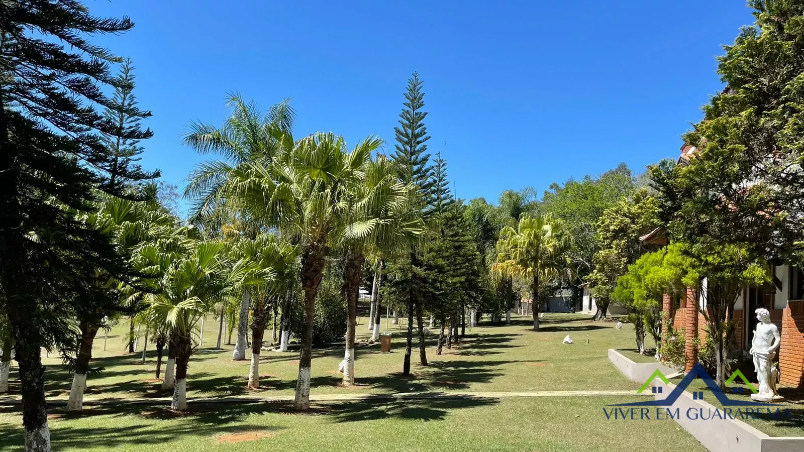 BELÍSSIMA CHÁCARA À VENDA EM JACAREI — Miniatura 2