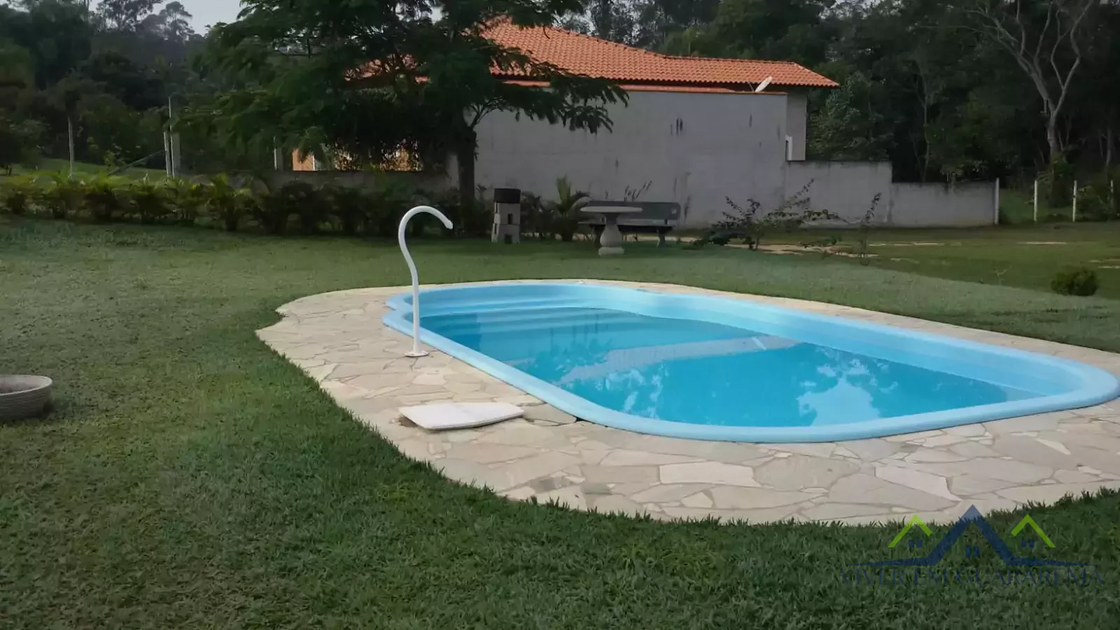 LINDA CHÁCARA NA DIVISA GUARAREMA COM JACAREÍ — Miniatura 3