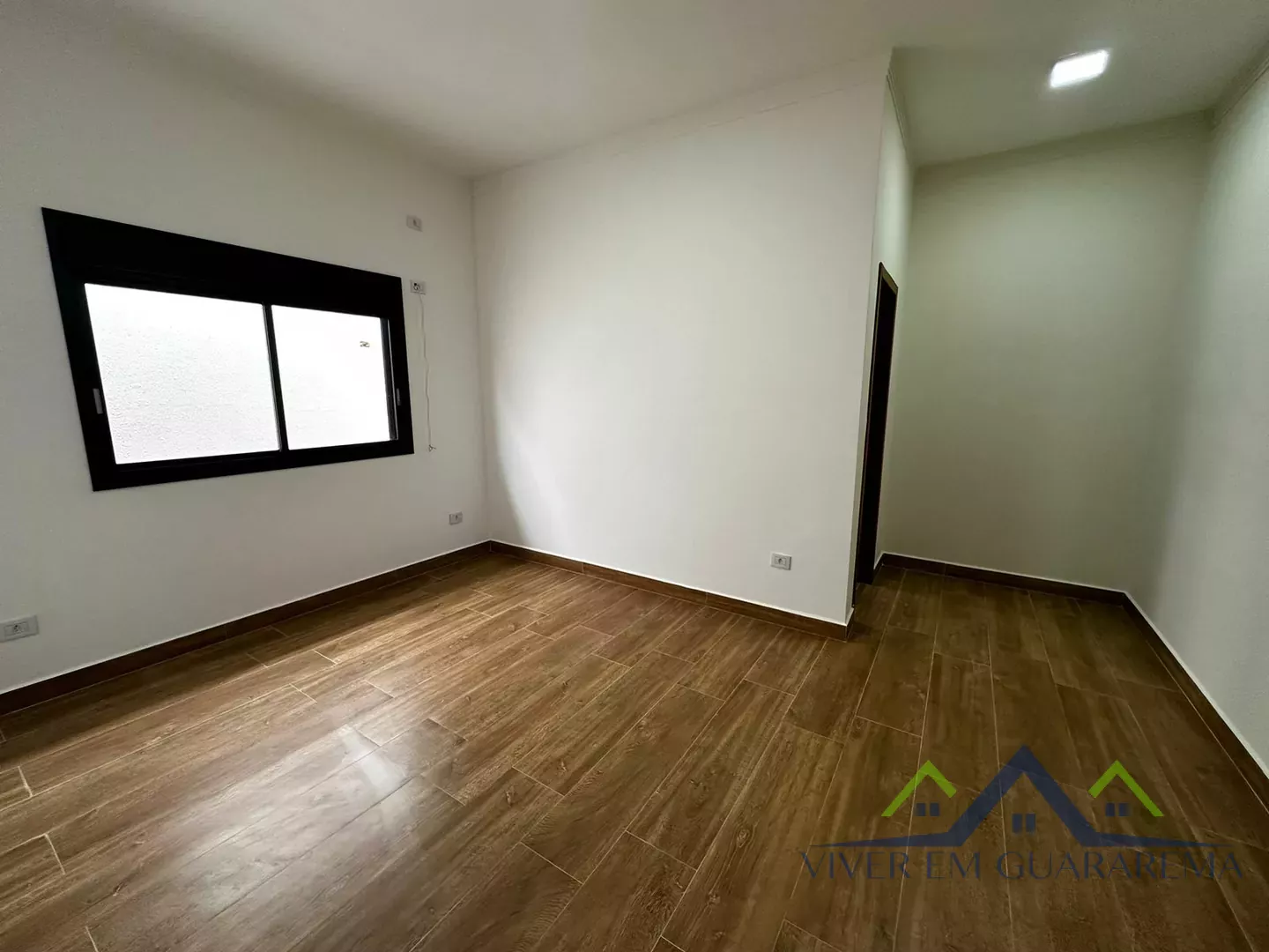 CASA ESPAÇOSA E SOFISTICADA A BEIRA DO RIO — Miniatura 5