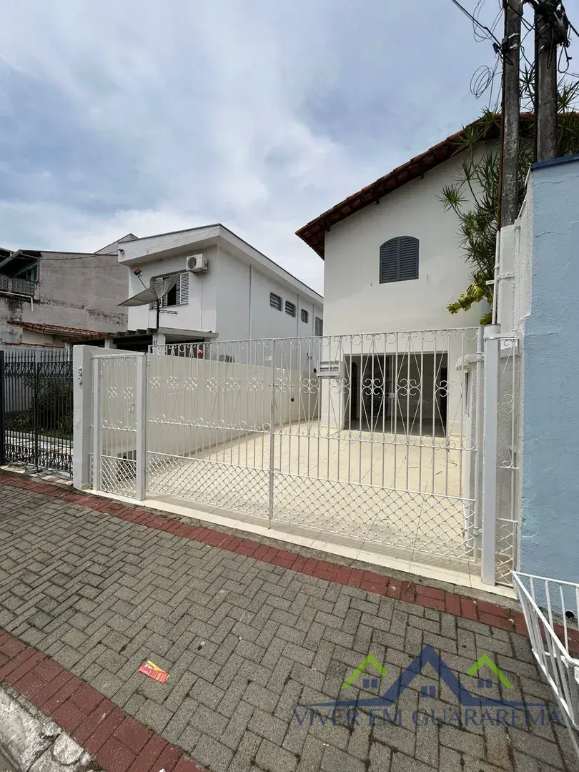 CASA À VENDA NO CENTRO DE GUARAREMA