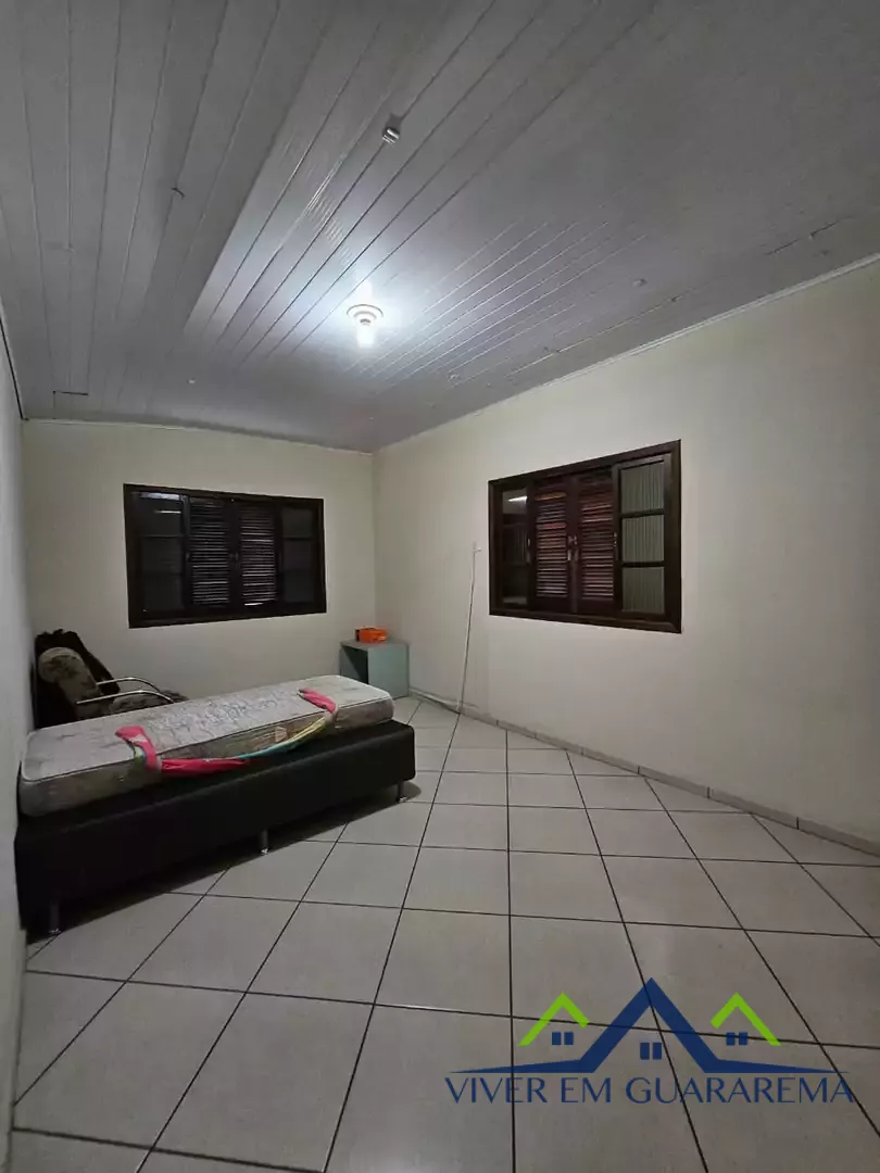 CASA TÉRREA NO CENTRO DE GUARAREMA — Miniatura 9