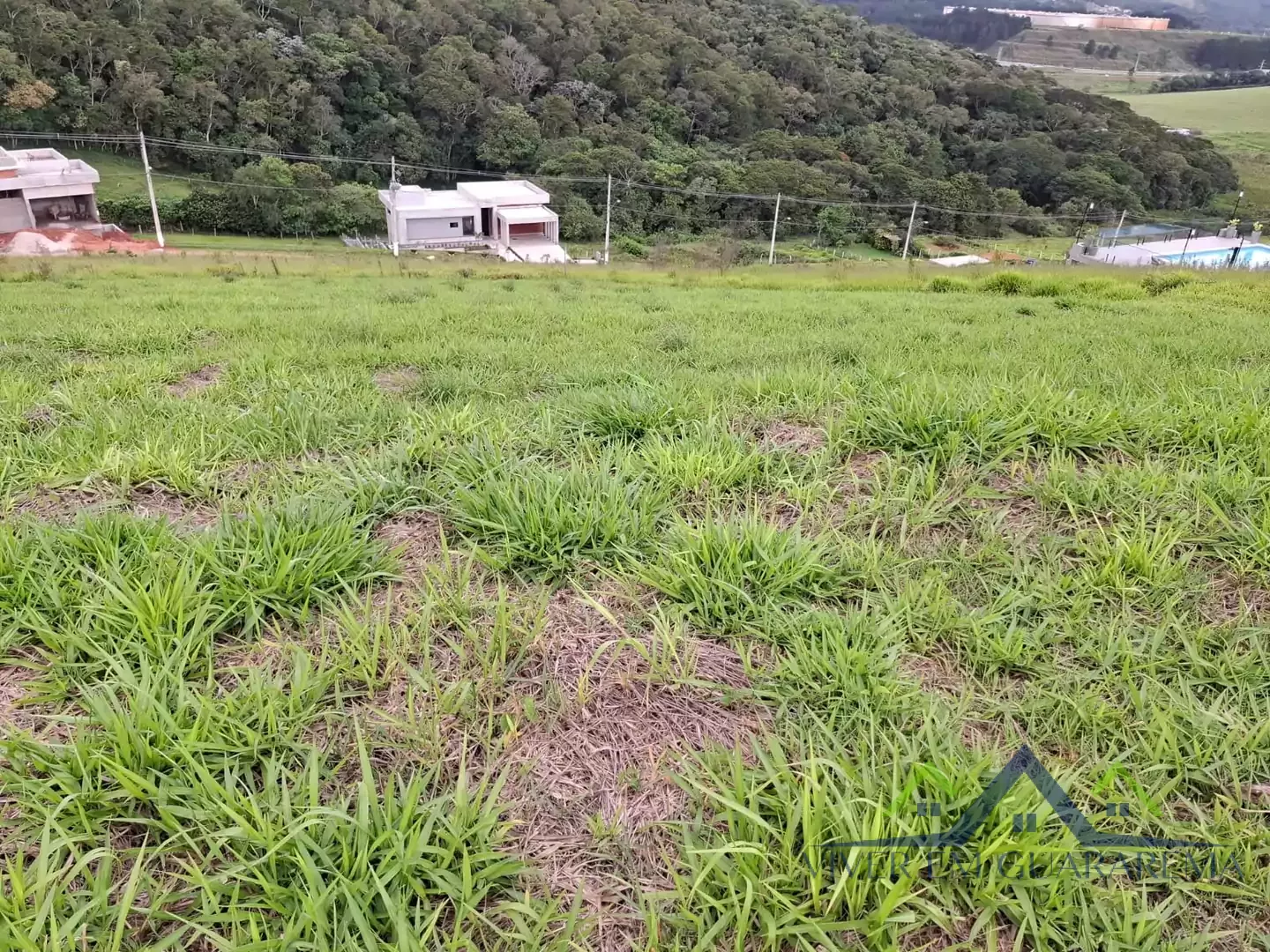 LOTES À VENDA NO RESIDENCIAL GUARAREMA HILLS — Miniatura 3