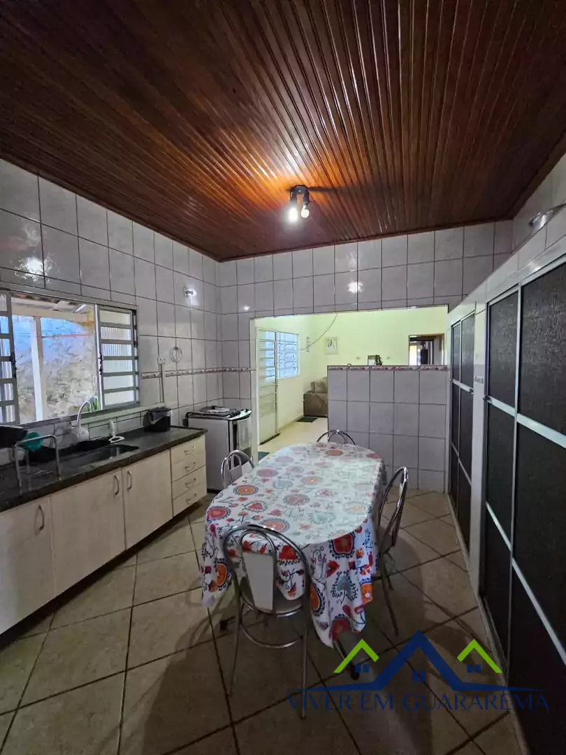 CASA TÉRREA NO CENTRO DE GUARAREMA — Miniatura 8