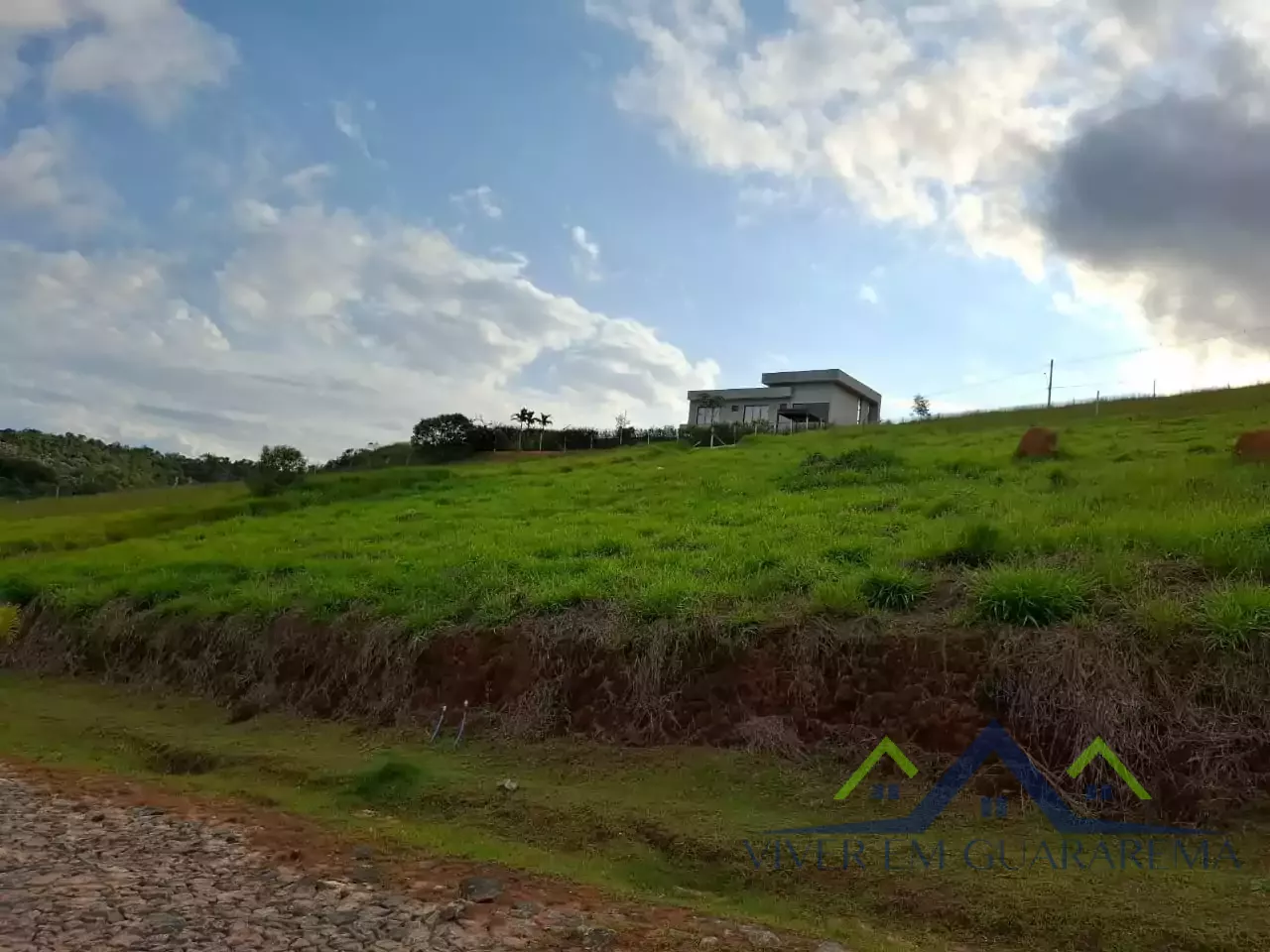 LOTES À VENDA NO RESIDENCIAL GUARAREMA HILLS — Miniatura 8