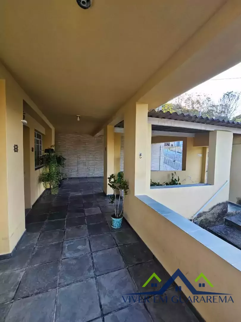 CASA TÉRREA NO CENTRO DE GUARAREMA — Miniatura 3