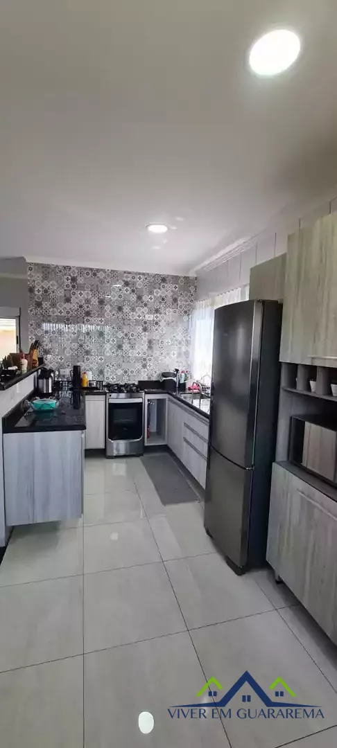 AMPLA E BELA CASA PRÓXIMO AO CENTRO — Miniatura 5