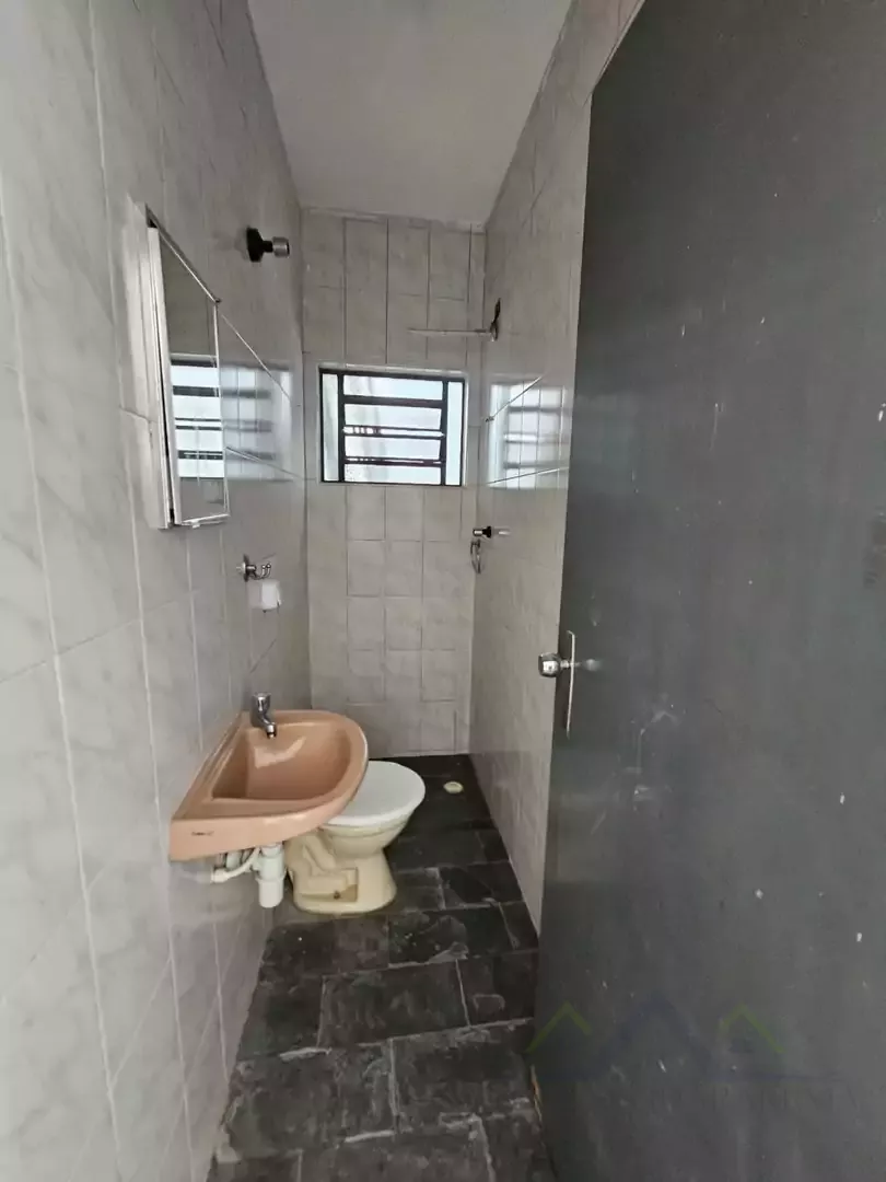 PRÉDIO COM PONTO COMERCIAL, CASA + EDÍCULA — Miniatura 4