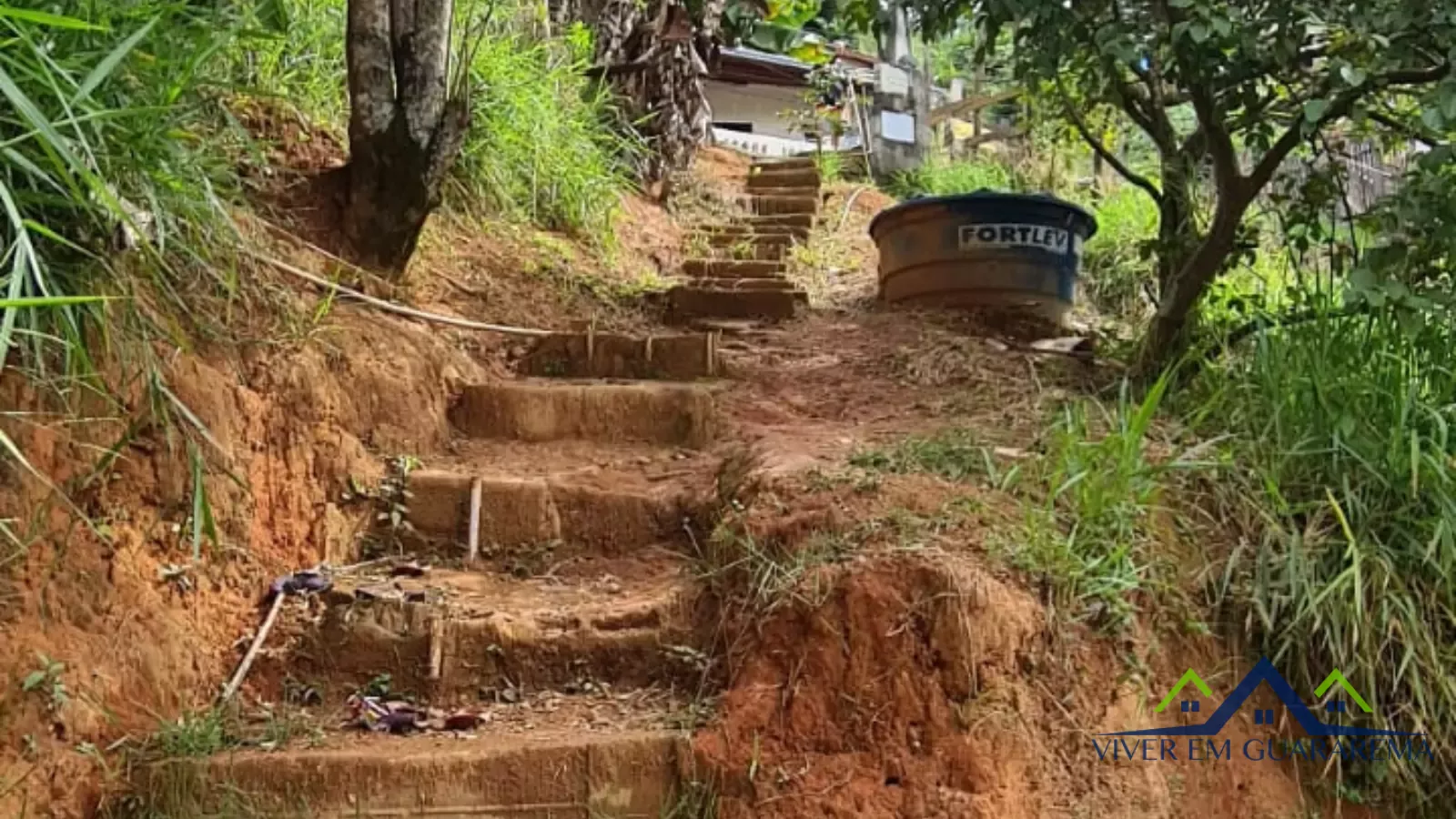 CASA Á VENDA NO VALE DOS EUCALIPTOS — Miniatura 3
