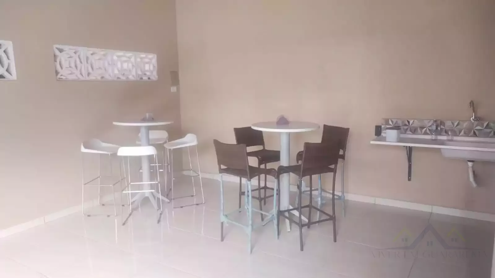 CASA COM PISCINA À VENDA NO COSTÃO — Miniatura 4