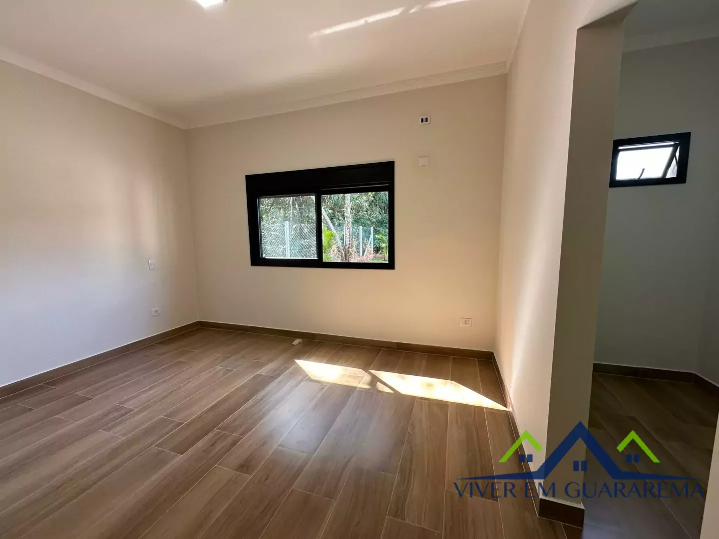 BELÍSSIMA CASA TÉRREA COM FUNDO PARA O RIO — Miniatura 6