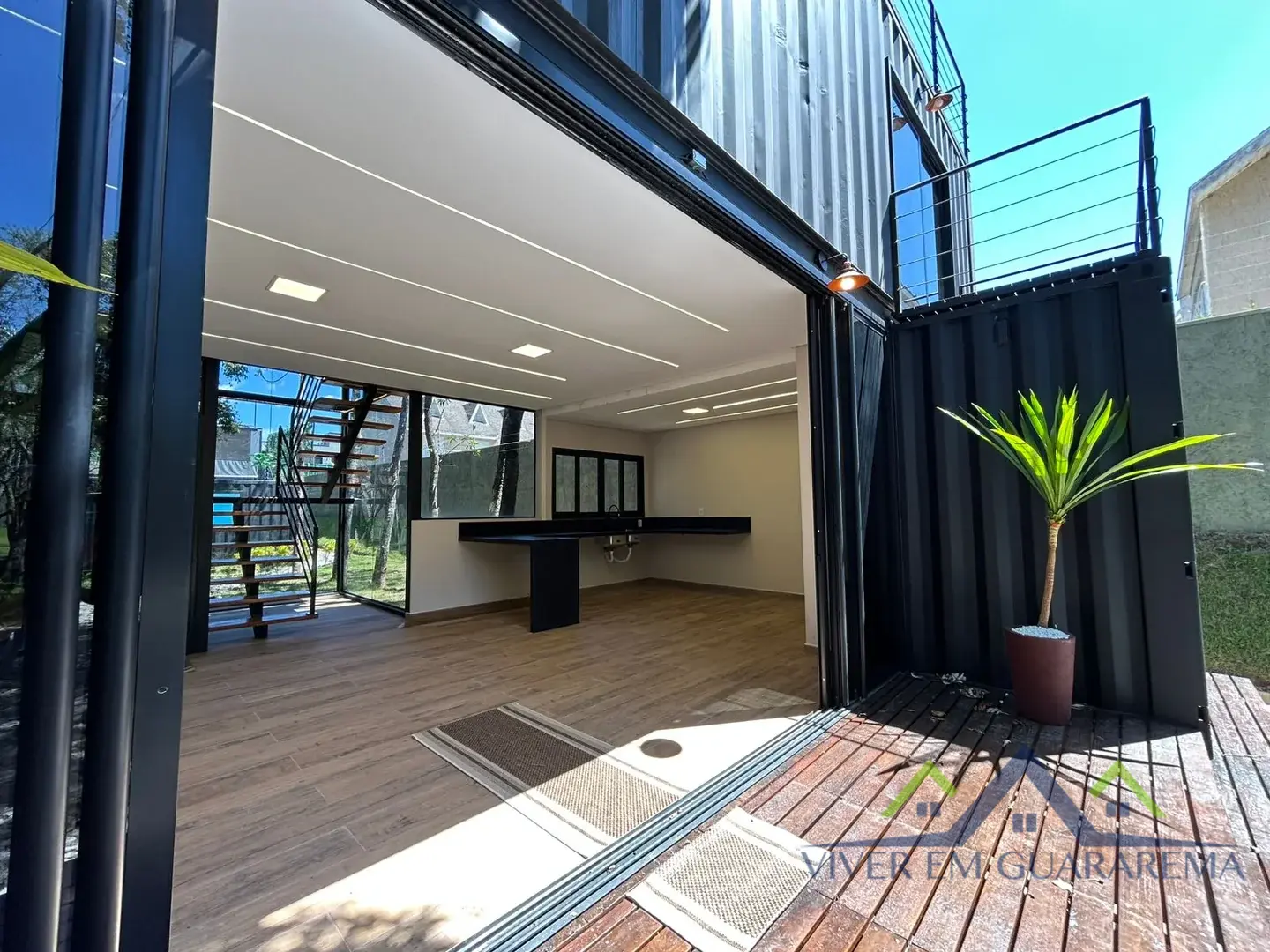 CASA CONTAINER EM ÁREA TRANQUILA COM TERRENO AMPLO — Miniatura 2