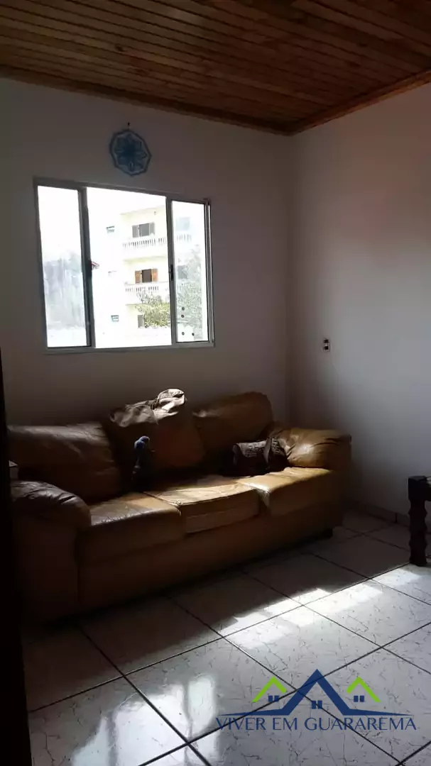 3 CASAS NO MESMO TERRENO NO CENTRO DE GUARAREMA — Miniatura 4