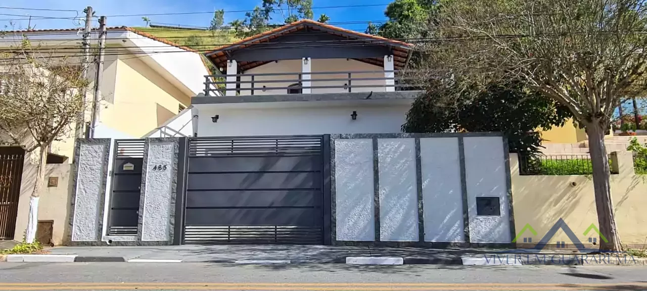 CASA À VENDA NO CENTRO DE GUARAREMA