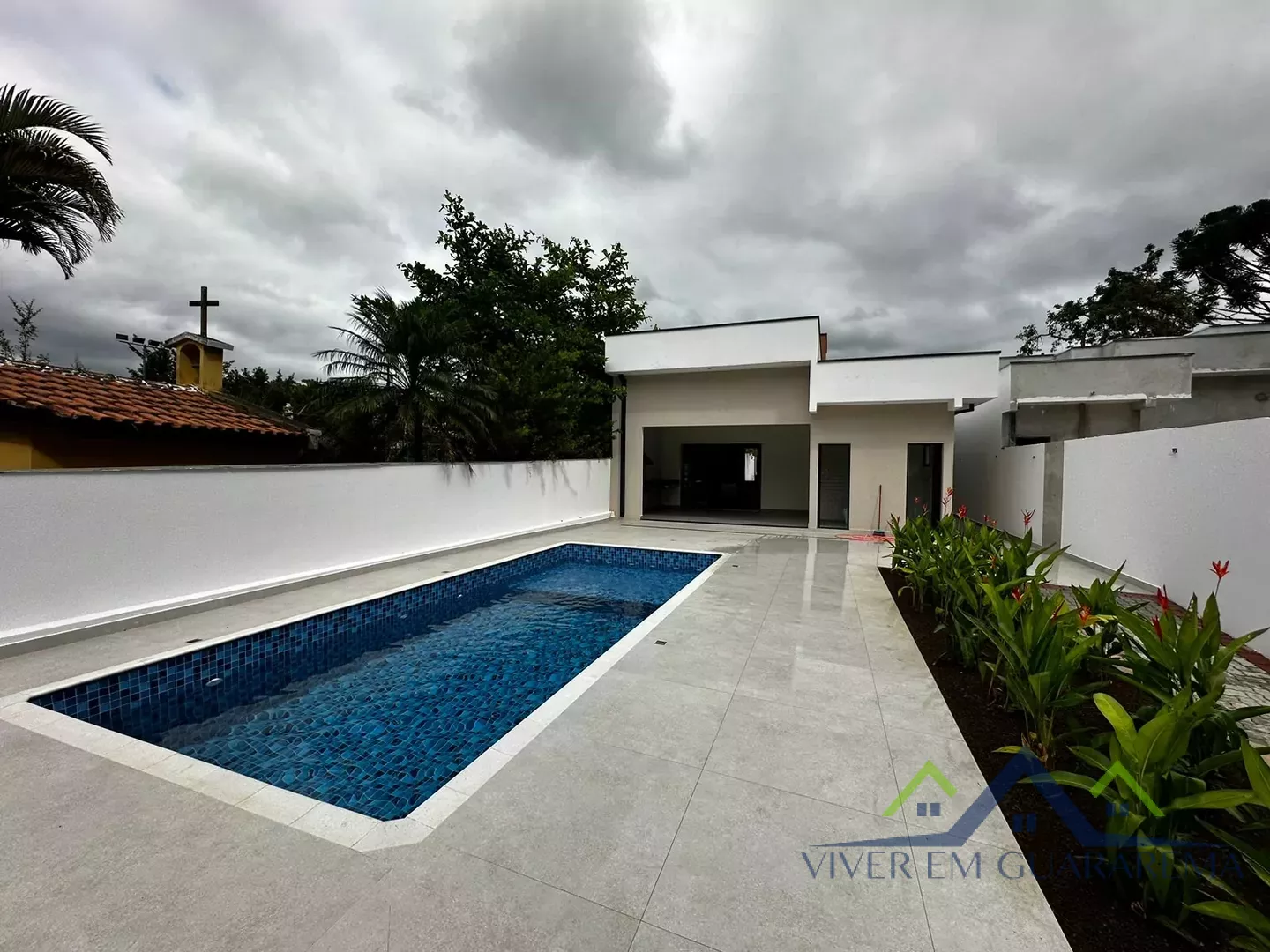 CASA ESPAÇOSA E SOFISTICADA A BEIRA DO RIO