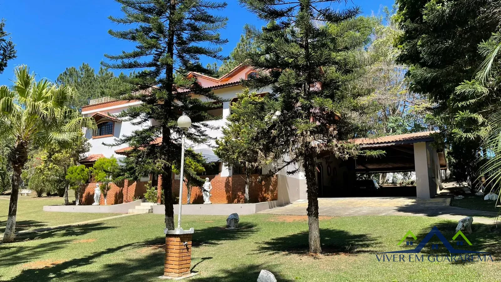 BELÍSSIMA CHÁCARA À VENDA EM JACAREI