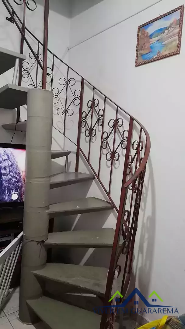 CASA À VENDA NO CENTRO DE GUARAREMA — Miniatura 4