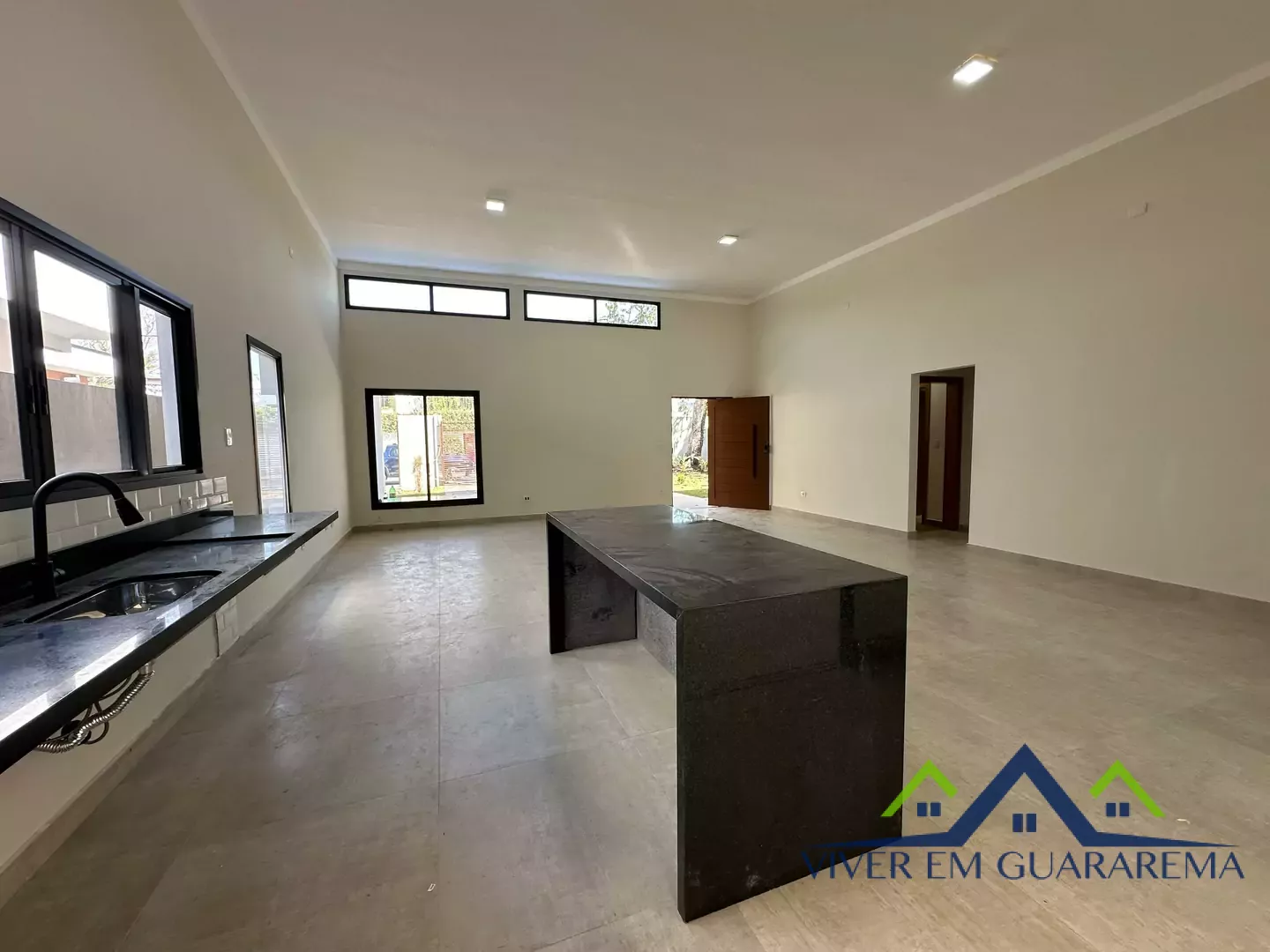 BELÍSSIMA CASA TÉRREA COM FUNDO PARA O RIO — Miniatura 4