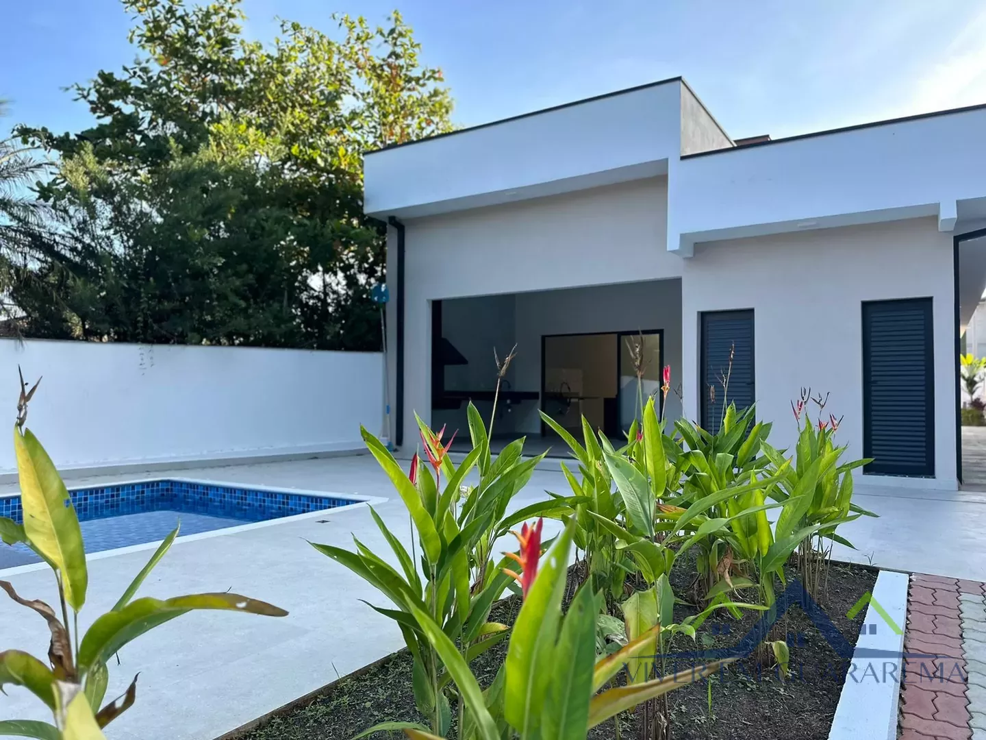 CASA ESPAÇOSA E SOFISTICADA A BEIRA DO RIO — Miniatura 18