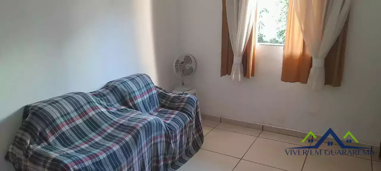 3 CASAS NO MESMO TERRENO NO CENTRO DE GUARAREMA — Miniatura 3