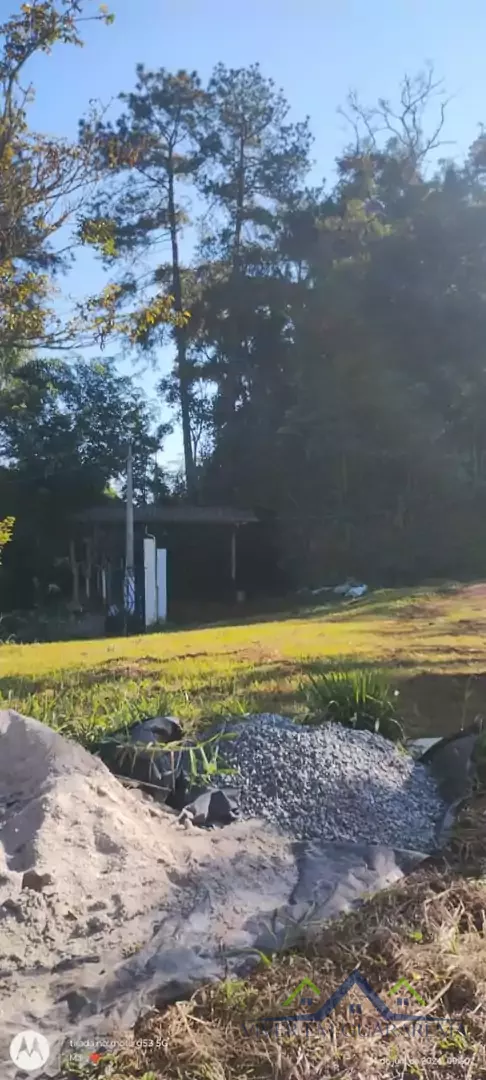 CASA COM CABANA DE MADEIRA NO ITAÓCA — Miniatura 3