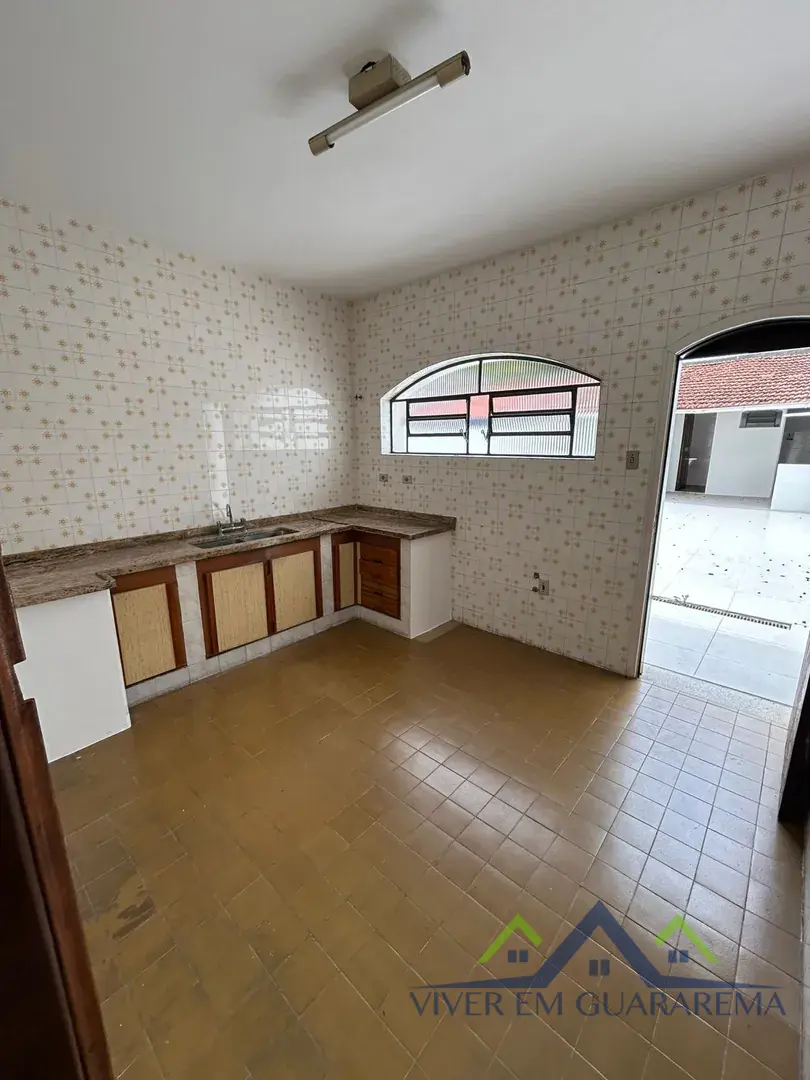CASA À VENDA NO CENTRO DE GUARAREMA — Miniatura 3