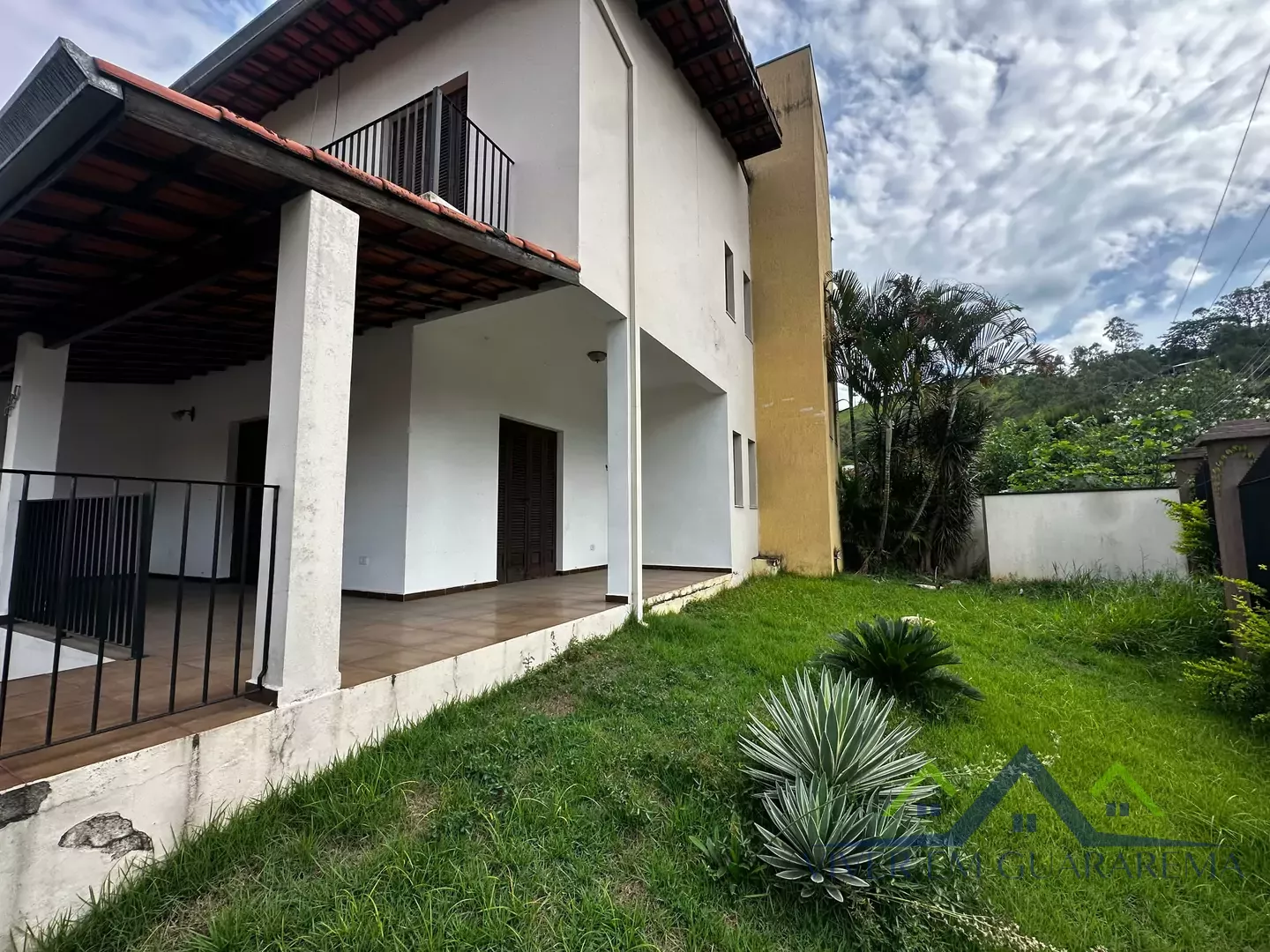 SOBRADO À VENDA NO CENTRO DE GUARAREMA — Miniatura 3
