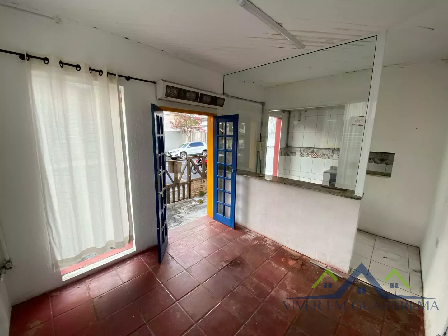CASA À VENDA NO CENTRO DE GUARAREMA — Miniatura 2