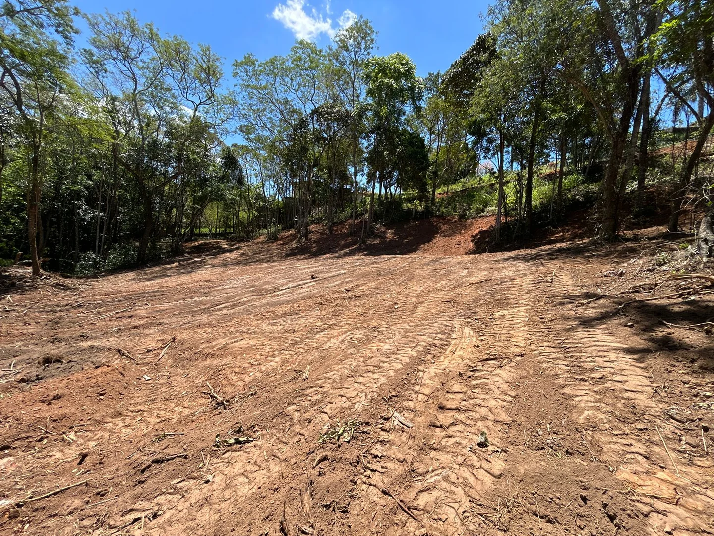 TERRENO EM CONDOMÍNIO FECHADO