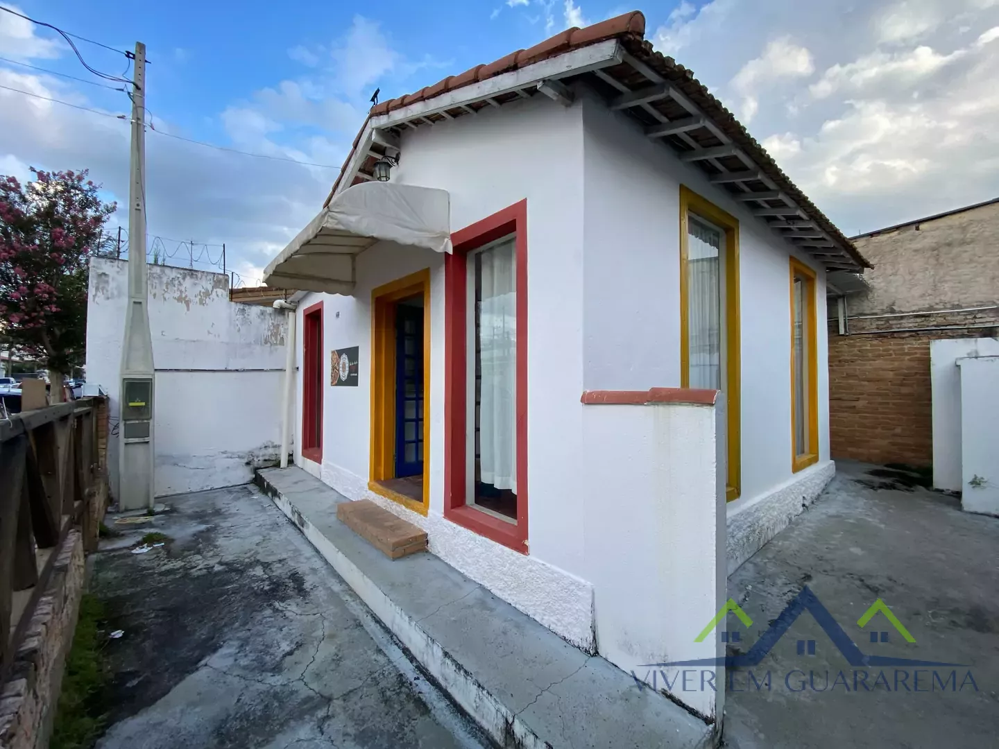 CASA À VENDA NO CENTRO DE GUARAREMA