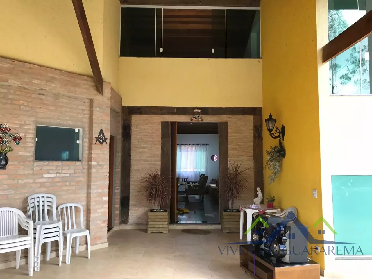 SOBRADO À VENDA EM CONDOMÍNIO