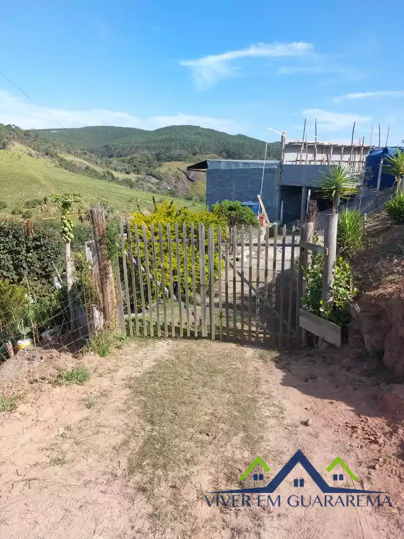 TERRENO COM PEQUENA CASA SEMI-PRONTA