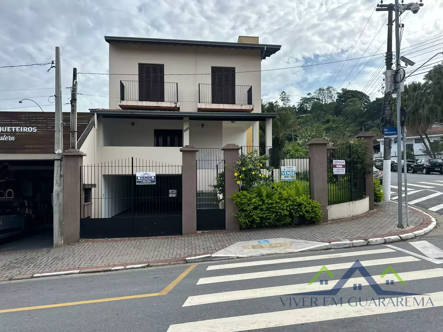 SOBRADO À VENDA NO CENTRO DE GUARAREMA — Miniatura 2
