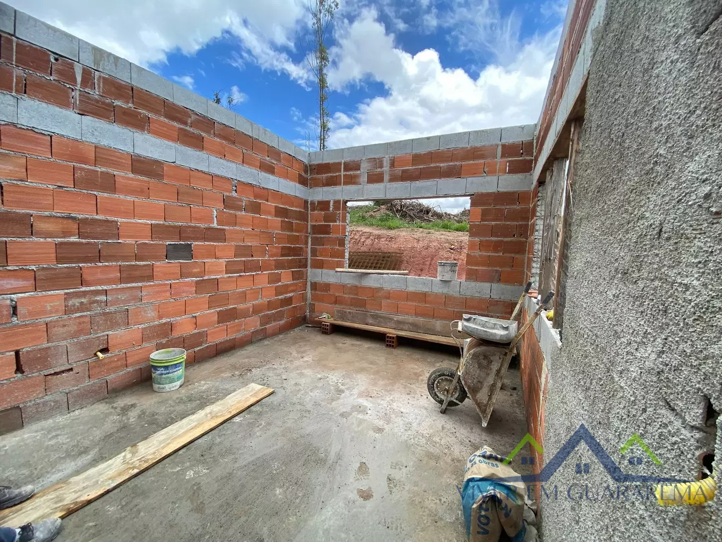 CASA EM FASE DE ACABAMENTO NO BAIRRO DOZINHO LEITE — Miniatura 3