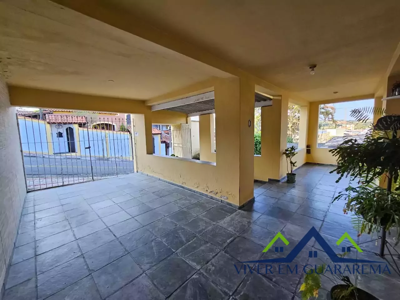 CASA TÉRREA NO CENTRO DE GUARAREMA — Miniatura 2