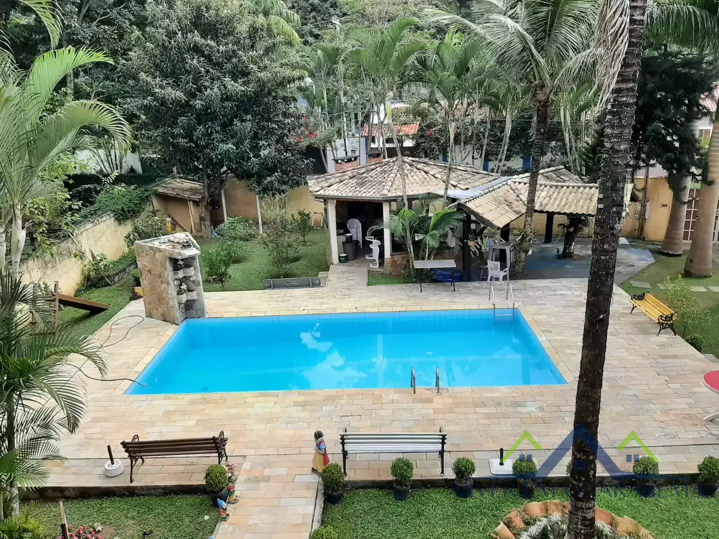 LINDA POUSADA NO JARDIM ITAPEMA