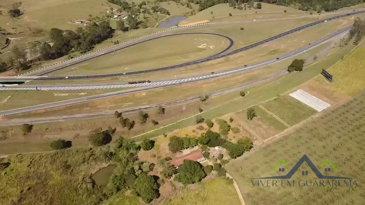 SÍTIO NA MARGEM DA AYRTON SENNA