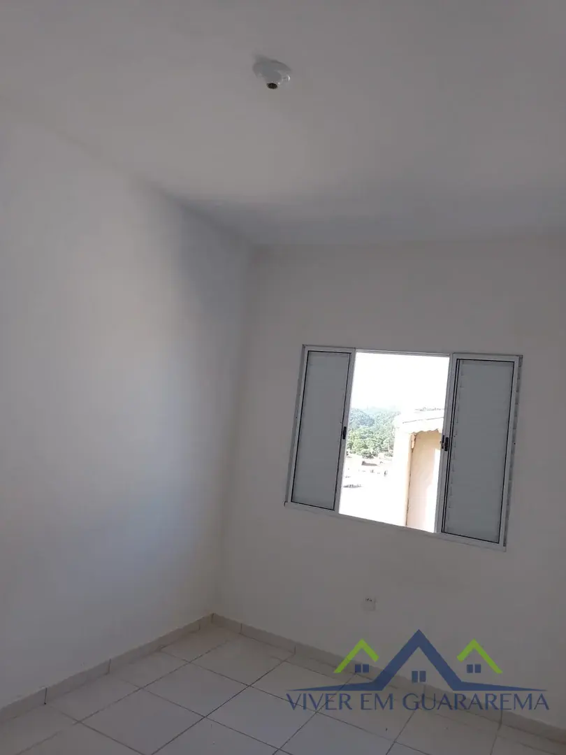 CASA EM CONDOMÍNIO NO CENTRO DE GUARAREMA — Miniatura 4