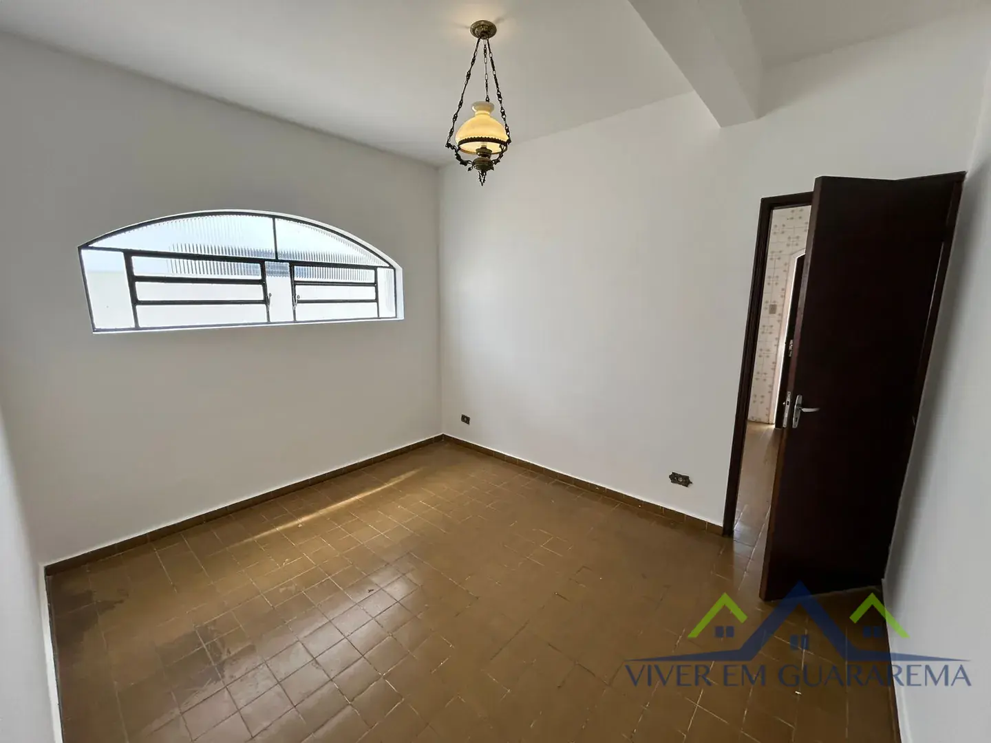 CASA À VENDA NO CENTRO DE GUARAREMA — Miniatura 5