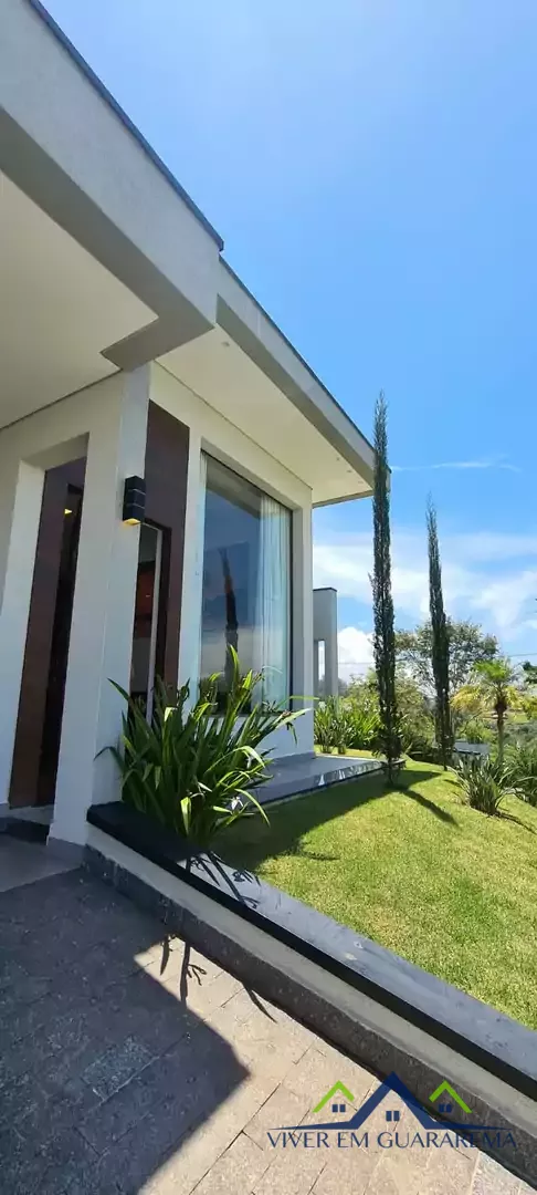 BELÍSSIMA CASA EM CONDOMINÍO FECHADO — Miniatura 2
