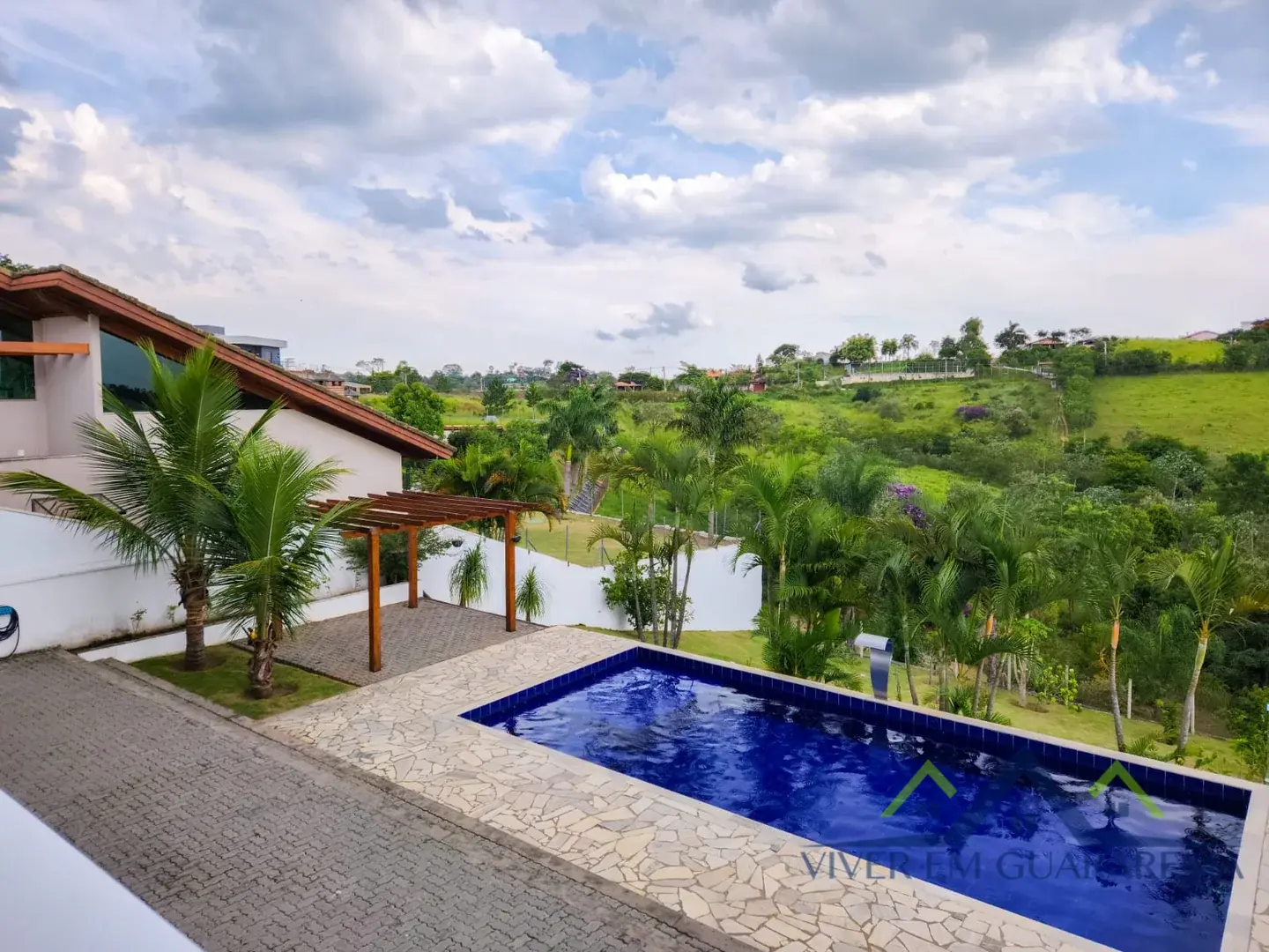 CASA ENCANTADORA NO RESIDENCIAL LAGO DOURADO — Miniatura 2