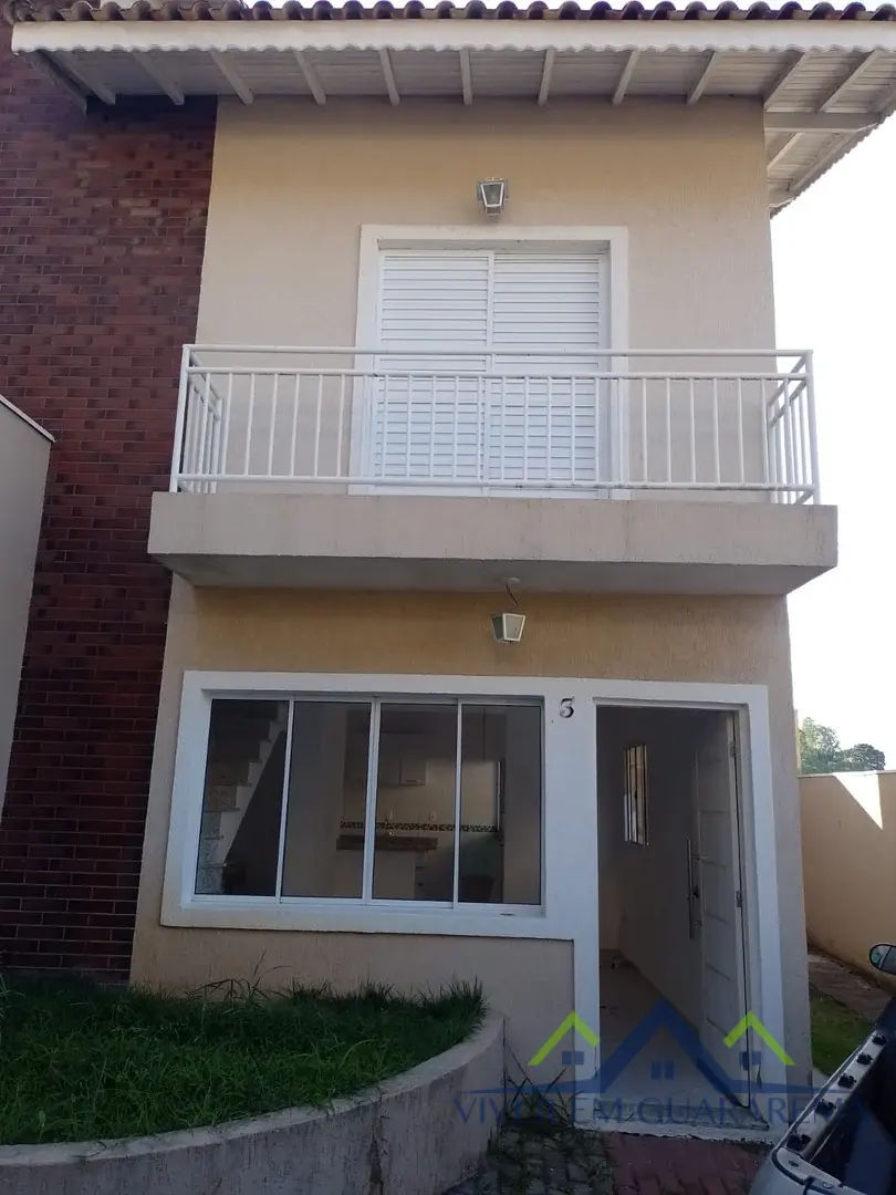 CASA EM CONDOMÍNIO NO CENTRO DE GUARAREMA