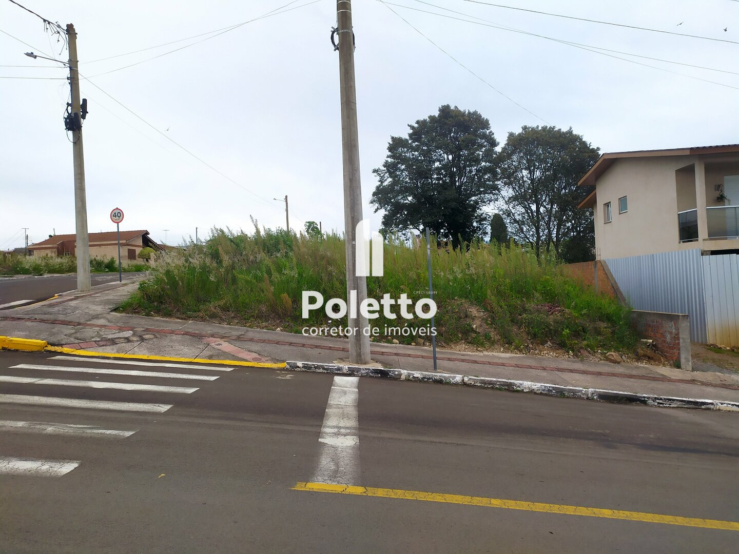 Lindo terreno de esquina em área nobre de Marau — Miniatura 2