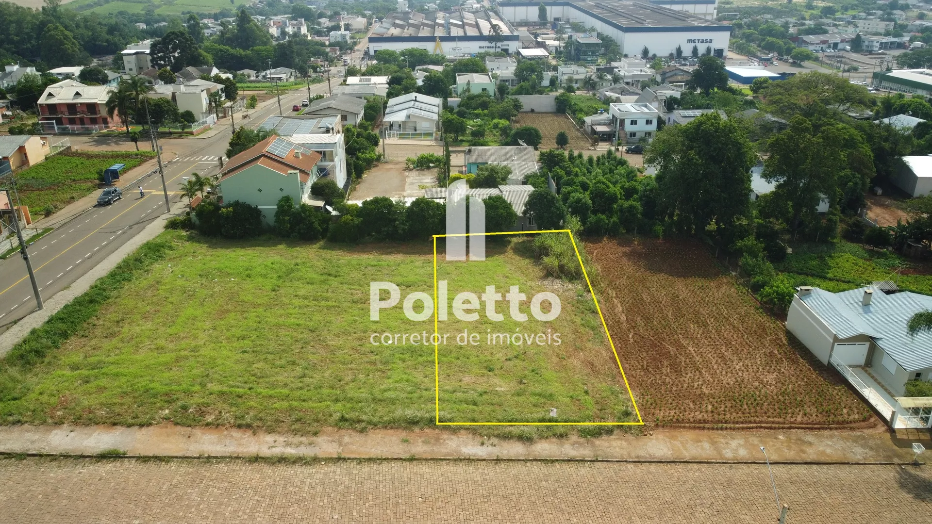 Terreno plaino com 600 m² — Miniatura 2