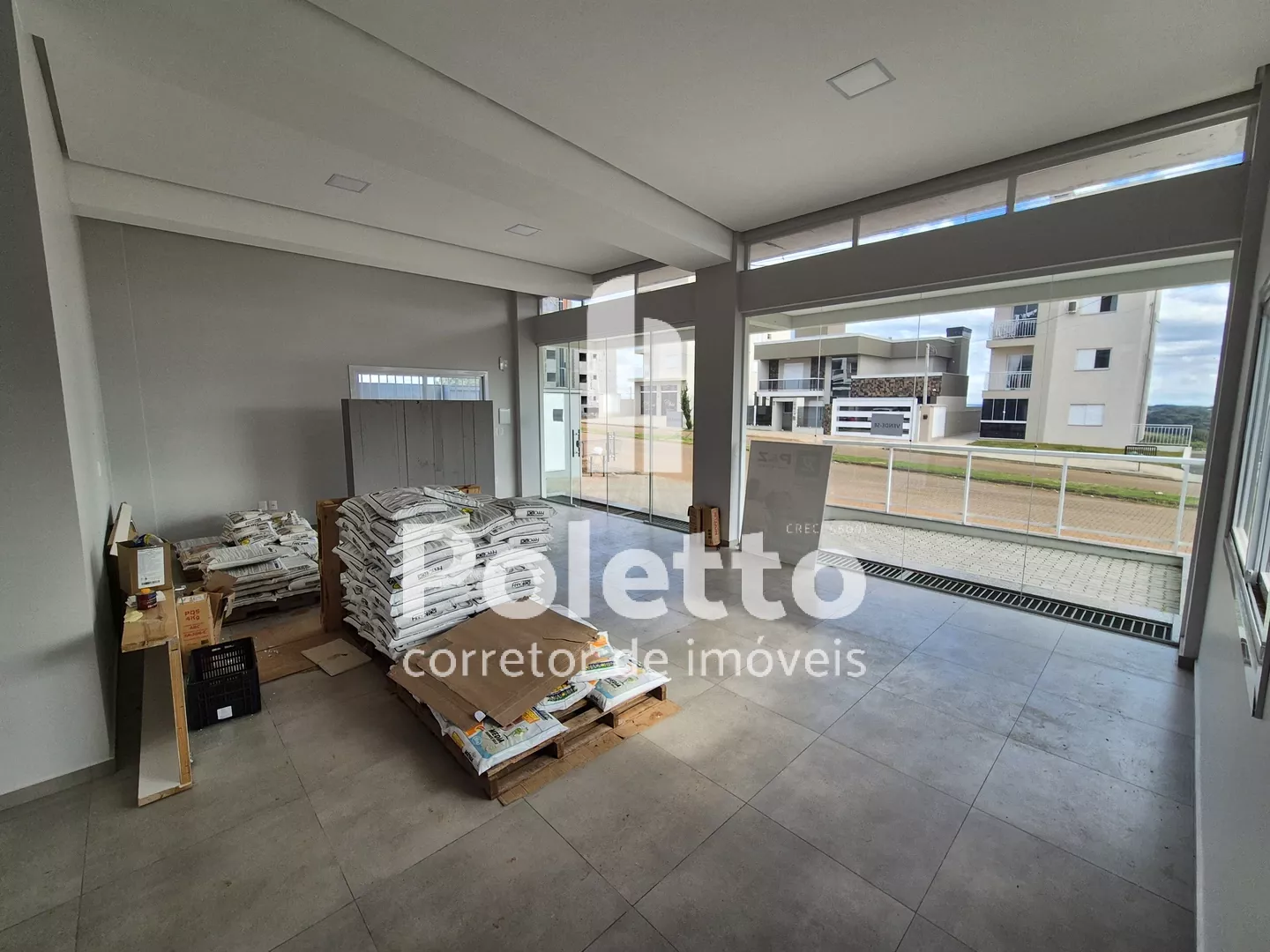 Excelente sala comercial na Avenida do Bairro Villa Bella — Miniatura 3