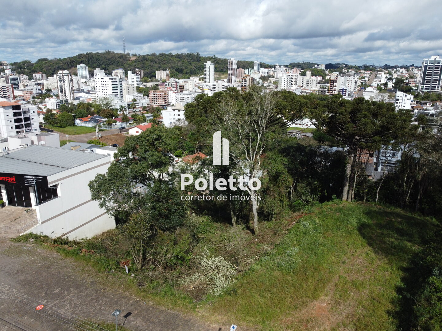 Vende-se terreno muito bem localizado e em ponto da cidade — Miniatura 2
