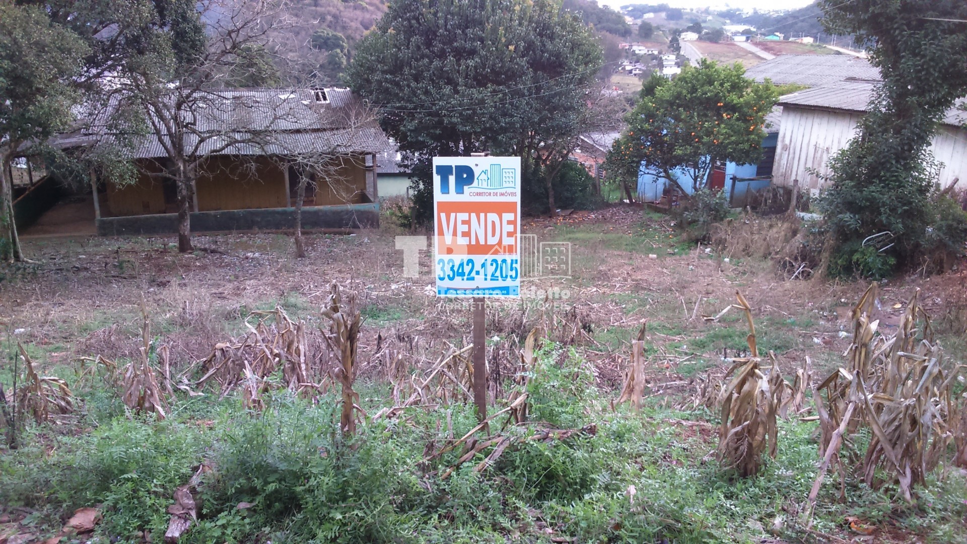 Vende-se terreno no Bairro Constante Fuga — Miniatura 2