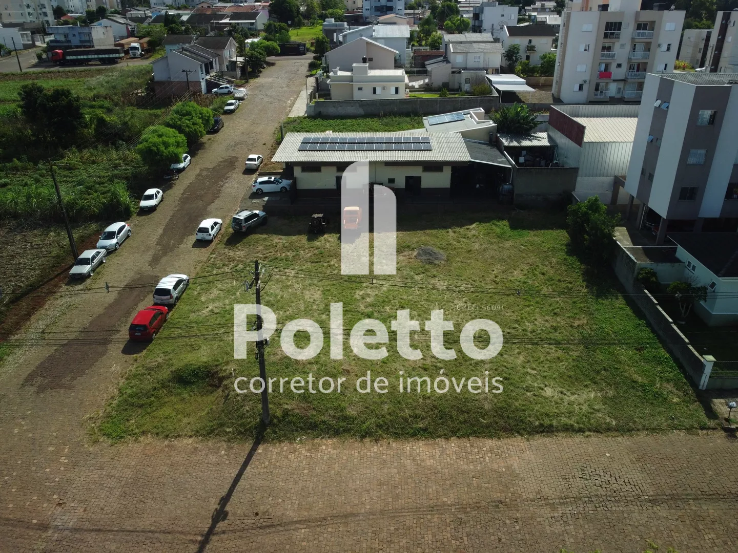Terreno de esquina com 795 m² de área — Miniatura 3