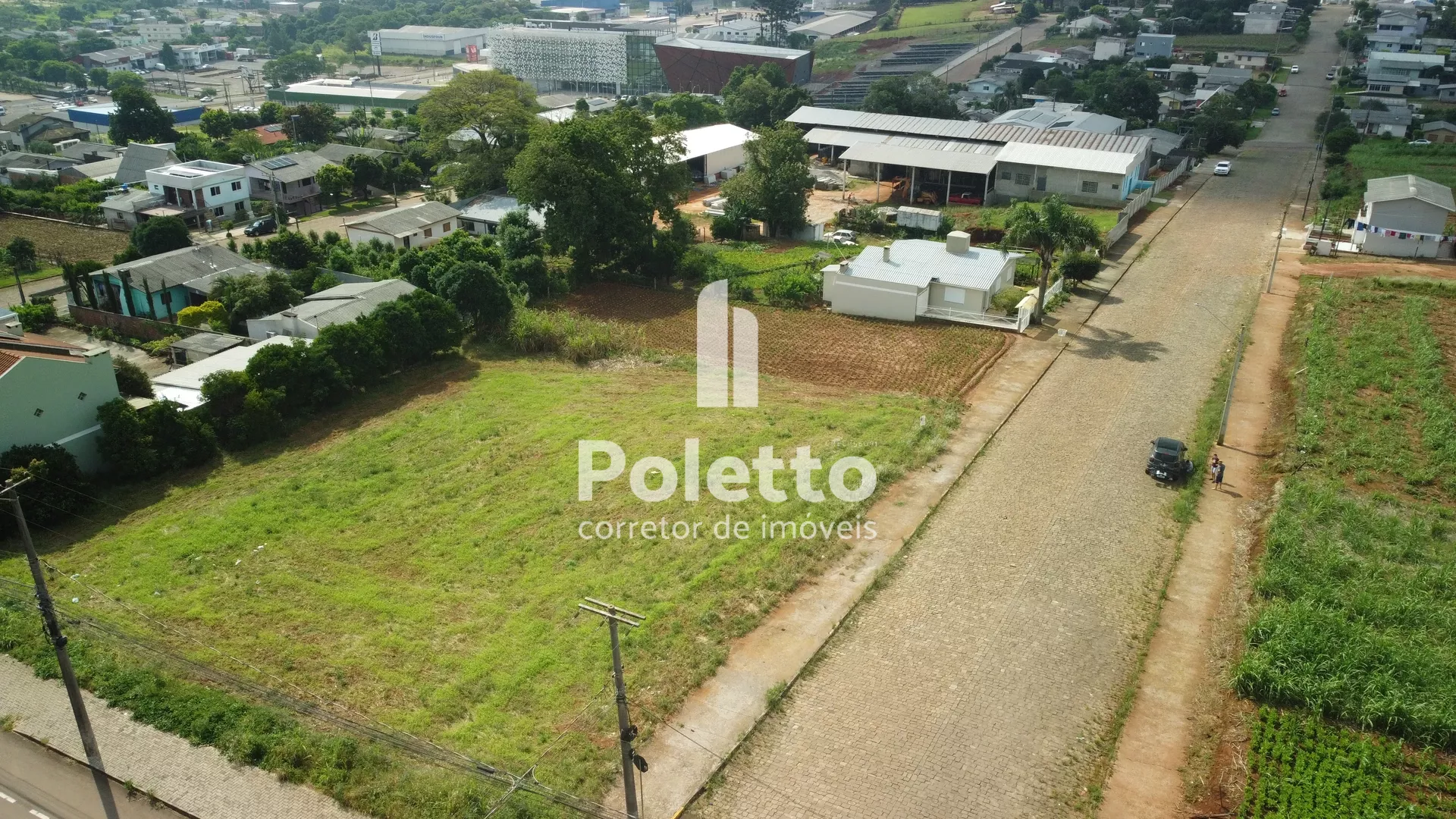 Terreno plaino com 600 m² — Miniatura 3