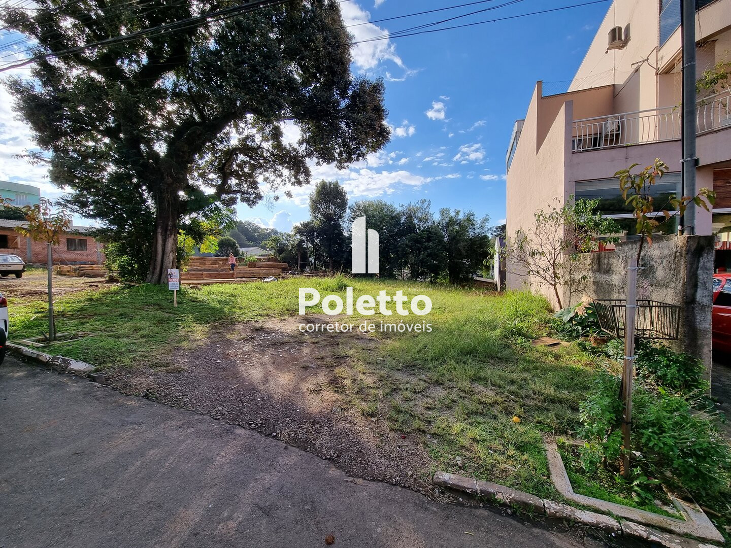 Vende-se Terreno de frente para a Rua Bento Gonçalves — Miniatura 3